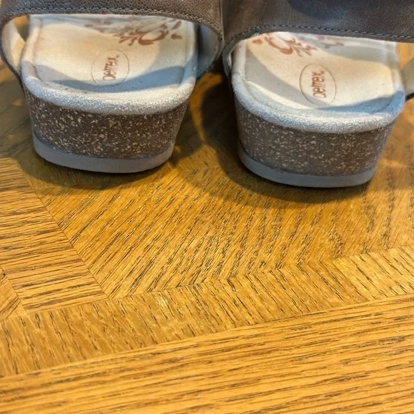 Aetrex Brown and Gray Women's Sandals - Picture 6 of 7